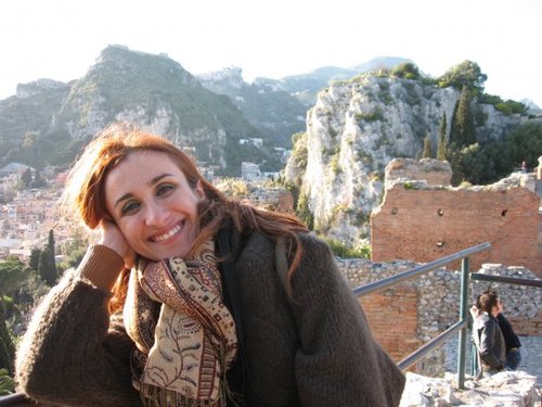 Giornalista sognatrice, viaggiatrice a caccia di nuove mete, la mia ultima avventura e' nella giungla del Senato