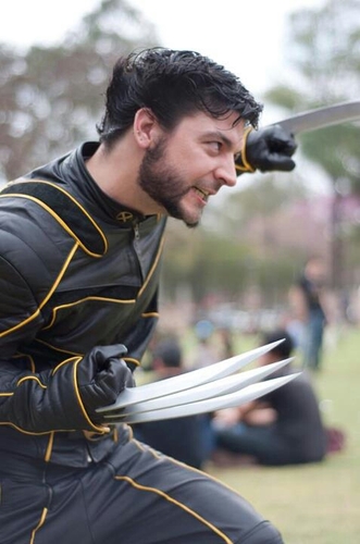 Me gusta escuchar musica y ejecutarla trabajo en ALDO M BERGONZI me gusta ir a los eventos de cosplay, punto figuras de accion y trabajo todo el dia