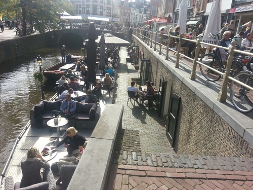 Uit eten bij Onder de Kelders is uniek uitgaan in Leeuwarden. Op een bijzondere locatie genieten van een kop koffie, borrel, lunch, snelle hap of diner.