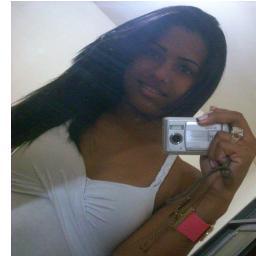 apenas uma garota com a alegria de uma criança;
a malícia de uma adolescente;
e sentimentos de mulher..(yn'