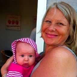New nanny to a gorgeous grandaughter, thrifty shopper and part of the admin team over at http://t.co/hSBEcK6WgG