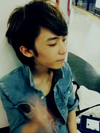 สวัสดี .. ย้ายแอคมา -_-      ;      hmz.single@9.cn