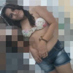 Só uma menina como qual quer outra apenas com qualidades & com defeitos diferetente rsrs (: