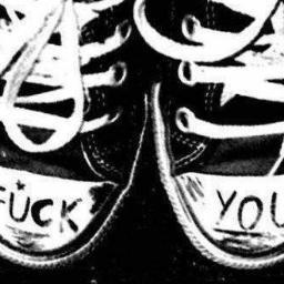 Wij tweeten random qoutes en fieten over jou leven! Officieel tag: #TeenageTalk