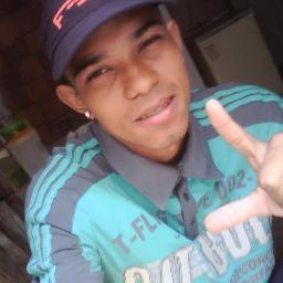 soou oqe soou , não oqe acham. vivoo o presente , espero o futuro e , sinceramente , o passado fico pra traz . Deus&Cmg !