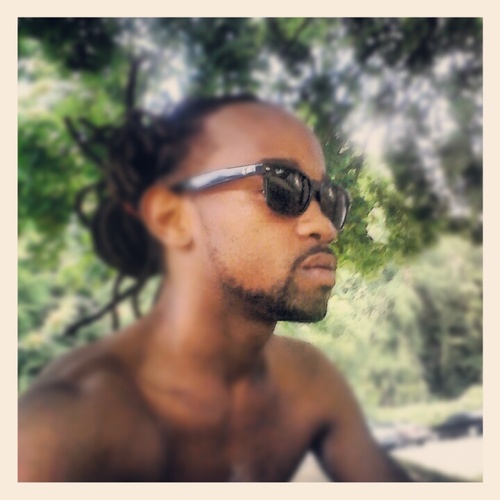 #Teamgemni #dreadhead real nigga tweetin, shut the fuck up.... On a $$$$ chase so i dont see nobody!!!!!!!!!