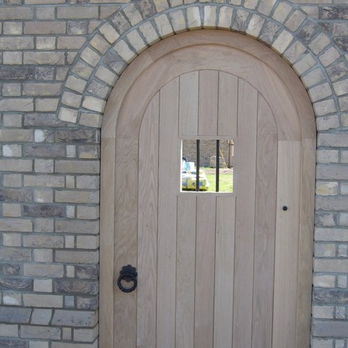 FeuilleProjects's profile picture. A unique and diverse business that uses old fashioned values and techniques to produce modern masterpieces. Gates,  Horse Shelters, Log Cabins and Bespoke items