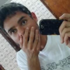 Legal ficar sorrindo a toaa, andar sem rumo na ruua (: