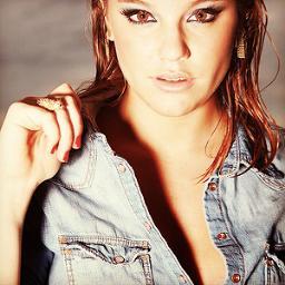 Amo com todo meu amor @Lua_Blanco e o @Aguiarthur , muito mesmoo ; Afilhada da @LocaFirework e do @LucasLucasbiel .