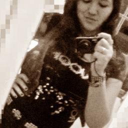 Linda , simpatica é adora rock
essa sou eu
Mika

Face: Kellysinha Linda