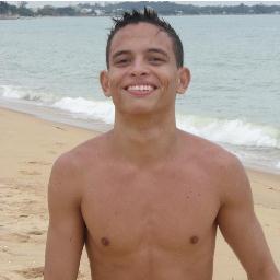 Sou aquele que aprendeu a viver a vida ! Aquele que aprendeu a valorizar cada instante, cada amizade .. Porque aliás, nada é eterno !
