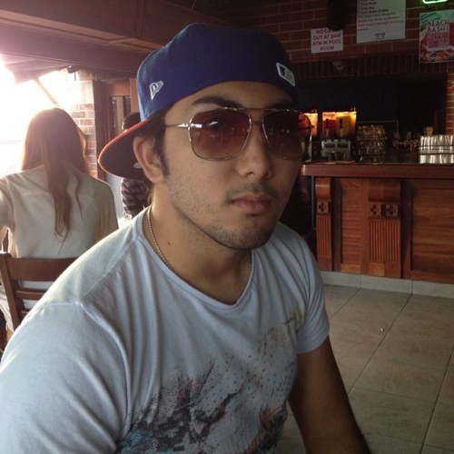 hazmanfaiz's profile picture. Male & Happy