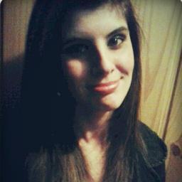 Ariana, 17 anos.