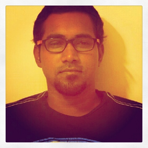 A stupid acting as a genius | A spot poet(Atlist on som spots!) | Amateur fotografer(waiting to get matured enuf to publish) |  Ah an IT Proff too.