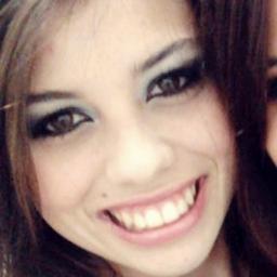 quem me vê me vê sorrindo e vai ser sempre assim (: