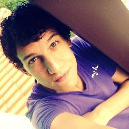 Não tenho a pretensão de que todas as pessoas que gosto, gostem de mim, nem que eu faça a falta que elas me fazem. (Casadíssimo)