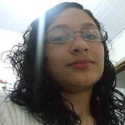 Estranha de um jeito diferente...kkk. ENGRAÇADA !  :3 Seg? #sigoDEvolta
Sorria sempre !   =)
#Aloou