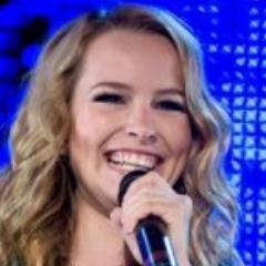 17 years old - singer - songwriter - Lemonade Mouth  - My friends: Mo, Wen, Stella and Charlie.