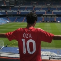 Fan #1 del real Madrid cf y 100% vinotinto brasil 2014 espera :)