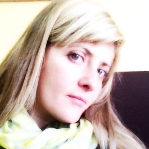 Cotilla profesional, o lo que es lo mismo: periodista. Apasionada de la moda y la tecnología