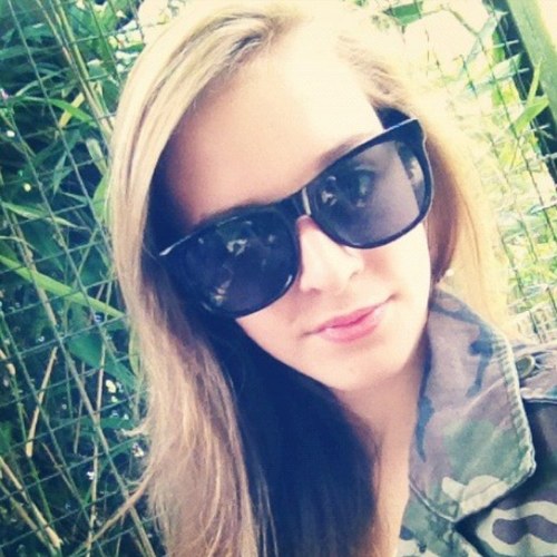 Hey! Im Poppy! 17. #InLove. Jerome is my brother.  If you wanna live then dont take away my ice cream, pie, or cheese!!;D