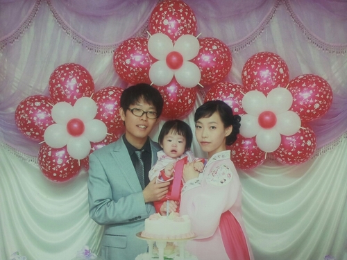 dsej33's profile picture. 34살 9살,1살 두딸을 두고 있는 아빠랍니다 ^^ 축구게임마니아, 자동차에는 약간의 관심이 있고 컴퓨터수리관련도 관심이 있으나 요즘은 뭘 관심이 있는지 모르게씀... ㅠㅠ