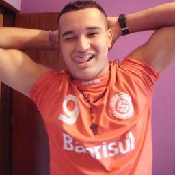 sou apenas um sonhador , que só quer ser feliz.!