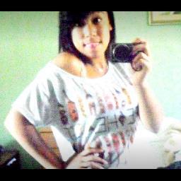 14 anos , Eclética , brincalhona e futura
 Bióloga ! (: !
