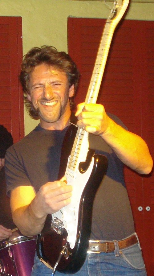 Guitarist/singer/songwriter from the San Francisco Bay Area. I have a day job & I have a night job!