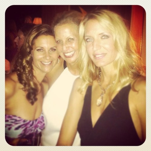 Marketing and communication guru who loves food, family and friendships!