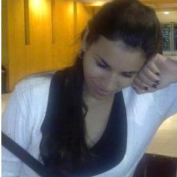 Rut_Marega's profile picture. Periodista y Locutora. Hablo mucho, digo poco. 
La mejor frase de los últimos años: "Si no saben qué poner, pasen música".