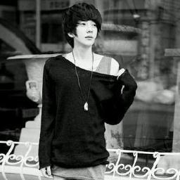 ผมปาร์คฮยองซอกหรือ ฮาร่าครับ ผมเป็นเน็ตไอดอลของเกาหลี ผมหล่อ! *ขยิบตาโปรยสเนห์*~ รวยมาก~  ฟอลมาจัดหนักในดีเอ็ม -,.-