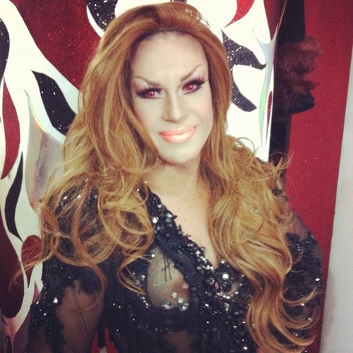 RAINHA DO MAIOR BATE CABELO DO BRASIL!!! A TOP DRAG DO BRASIL!!! 14 anos de sucesso ,DEUS no coração muita boa vontade e dedicação com meu trabalho!!!