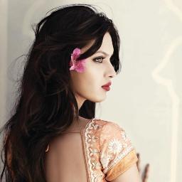 I'm a fashion designer by profession. I love Shopping, drawing, painting, sketching & reading.
