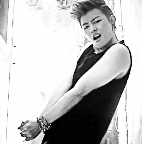 Hi ~ Sexy, Free & Single. ♥  BANA, BABY, V.I.P, Shawol, E.L.F, EXOtic, [...] Love God † . Follow back Kpoppers :)