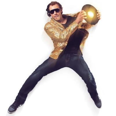 Hitjeskanon's profile picture. “Energiek, herkenbaar en vooral feest gegarandeerd! Het hitjeskanon draait het dak eraf en zorgt voor een ultiem feestgevoel met zijn herkenbare platen.