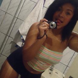 Não sou perfeita, tenho vários defeitos, porém são eles que me fazem ser única..
               Sou o que eu quero ser !