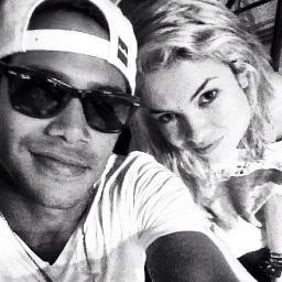 O teu sorriso é o que me faz sentir bem, o teu sorriso é o que me completa, eu amo vocês @Lua_Blanco e @MicaelBorges_  ♥ 17/10/2012.