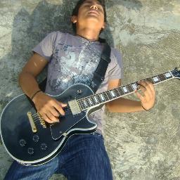 soy un musico aficionado, me gusta ser putaso, toco el bajo electronico, aprecio a las mujere, puedo ser romantoco,
