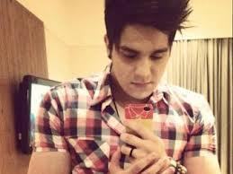 uma Luanete apaixonada sim  eu  sou e sim  amo muito o Luan Santana  e n  ñn sou idiota porq amor é assim   o que eu  sinto por ele é eterno e jamais vai morrer