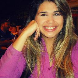 Apaixonada pelas pela simplicidade das coisas.                                            Antes de julgar, conheça. Antes de criticar, faça melhor
