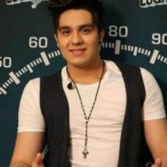 Amor de fã. Aquele lindo, que quer ver seu ídolo feliz, luta por isso e em troca, só quer ver o sorriso dele e nada mais.@luansantana ♥♥