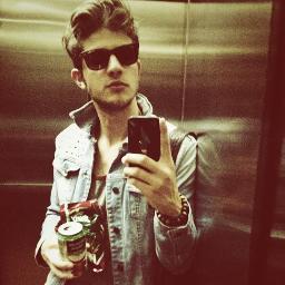 Chay vc tem 3 opções   1 vc casa comigo , 2 eu caso com vc ou 3 nós nos casamos ... vc ainda pode escolher 
 ♥SOU SUA CAPIXABA♥
