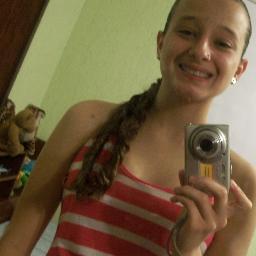 Estudo Fisioterapia ( 1º ano ), sou ritmista em escola de Samba , Corinthiiianaa e sendoo feliiz da maneira quee esta dandoo :)

Viiivaa Laa viidaa !