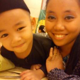 follow jangan tak follow oke .. ehe .. selamat berkenalan di laman twitter . aha .