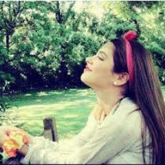 me gusta mucho @TiniStoessel  es super talentosa y la admiro mucho