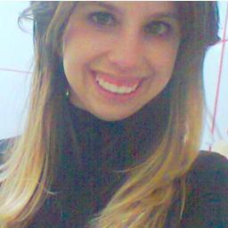 Amiga, chata, dramática, legal, irônica, extressada, alegre, mimada, ciumenta, pisciana, Flamenguista com orgulho ! Amigos e família são tudo pra mim *-*