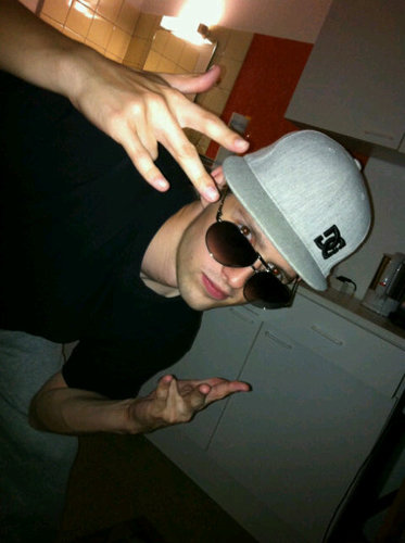 ozmatt122's profile picture. Always Happy