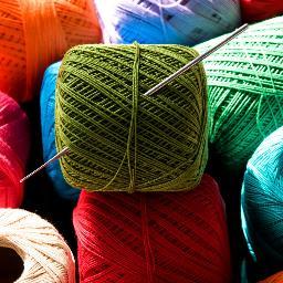 Hechoa_mano's profile picture. Venta de manualidades hechas con punto de cruz, lanas, ganchillo, amigurumis, fieltro.. Para moda, complementos y hogar. Alicante
