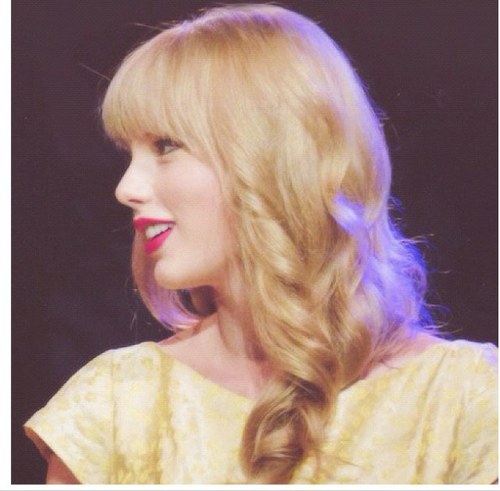 Made this account to fully express my love, thoughts and full obsessive-ness about Miss Taylor Swift. Live in the UK!!!